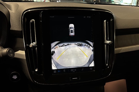 Volvo XC40 15 of 19