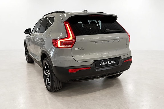 Volvo XC40 3 of 19