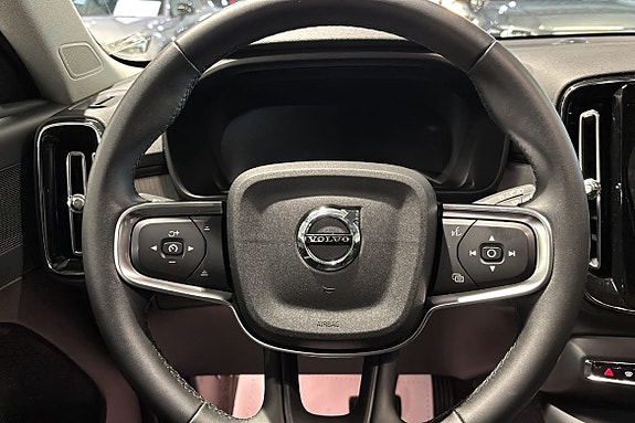 Volvo XC40 12 of 19