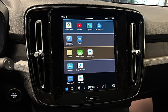Volvo XC40 17 of 19