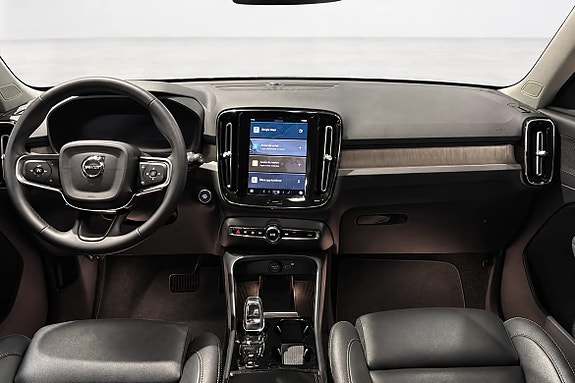 Volvo XC40 11 of 19