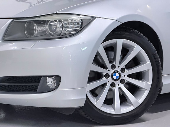 BMW 320i 10 of 23
