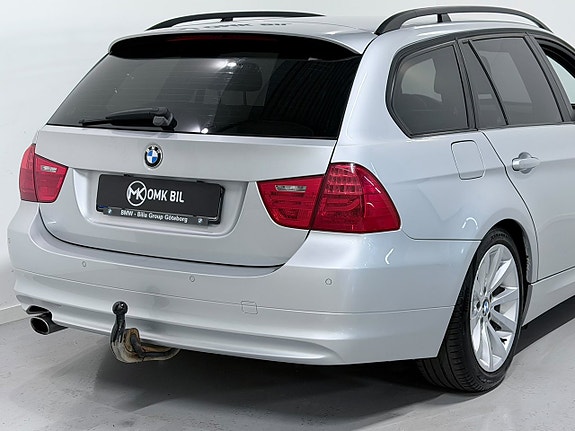 BMW 320i 9 of 23