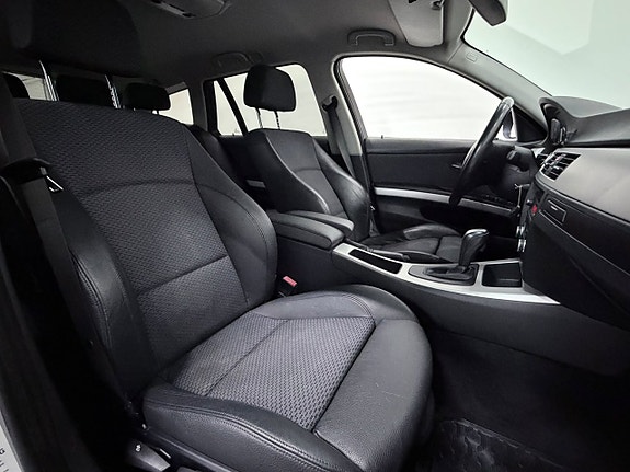BMW 320i 13 of 23