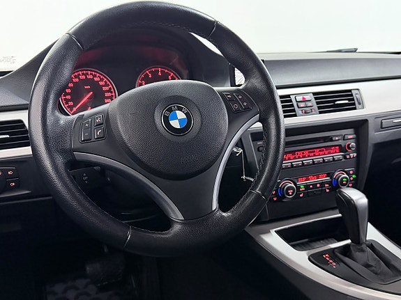 BMW 320i 11 of 23