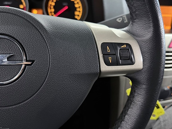 Opel Astra 18 of 24