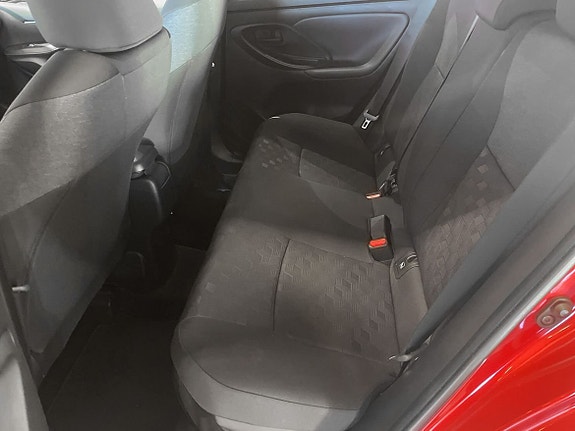 Toyota Yaris 7 of 10