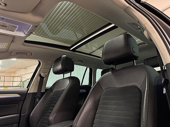 Volkswagen Passat 18 of 25
