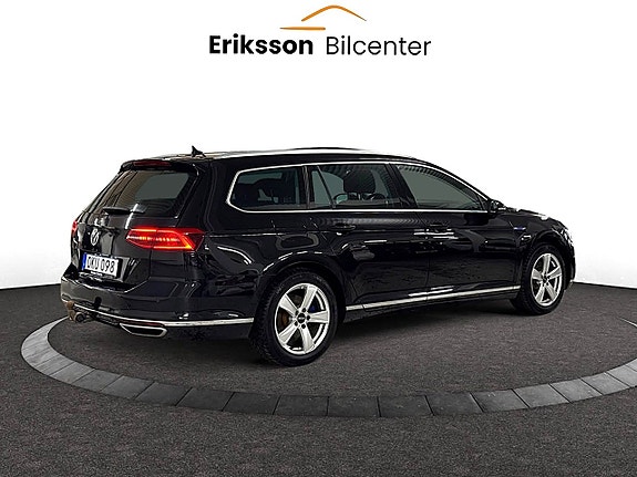 Volkswagen Passat 5 of 25