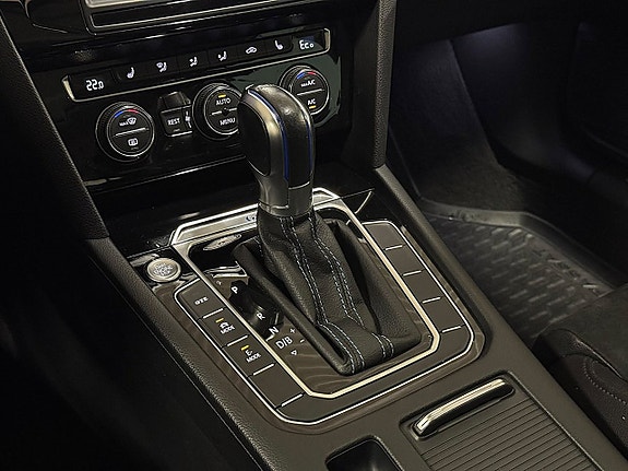 Volkswagen Passat 17 of 25