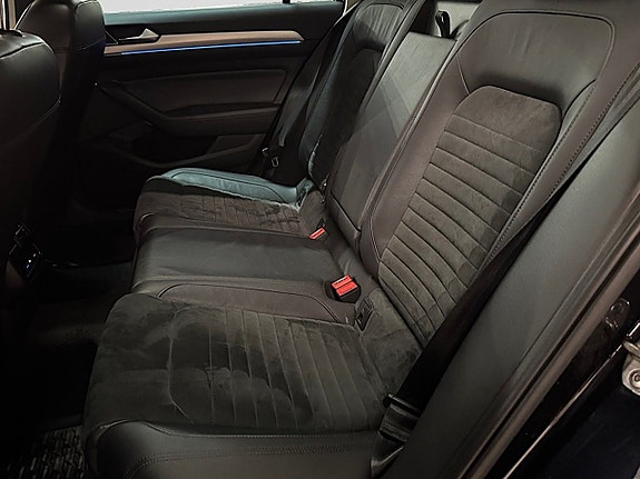 Volkswagen Passat 20 of 25