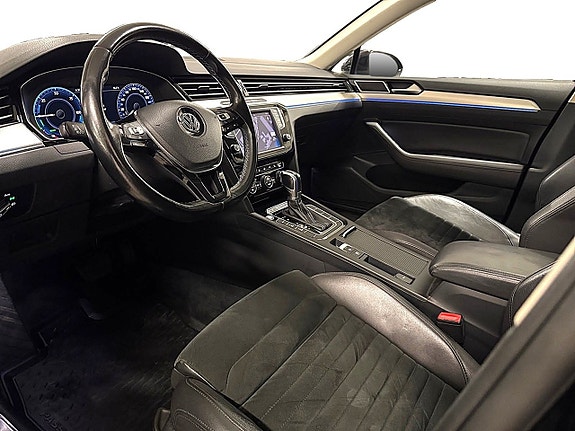 Volkswagen Passat 10 of 25
