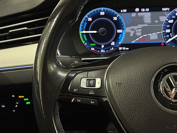 Volkswagen Passat 15 of 25