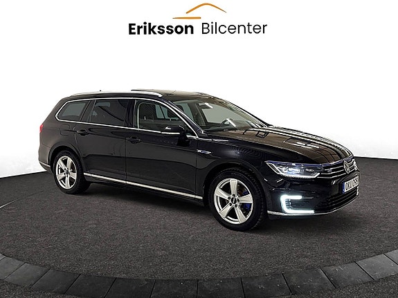Volkswagen Passat 2 of 25