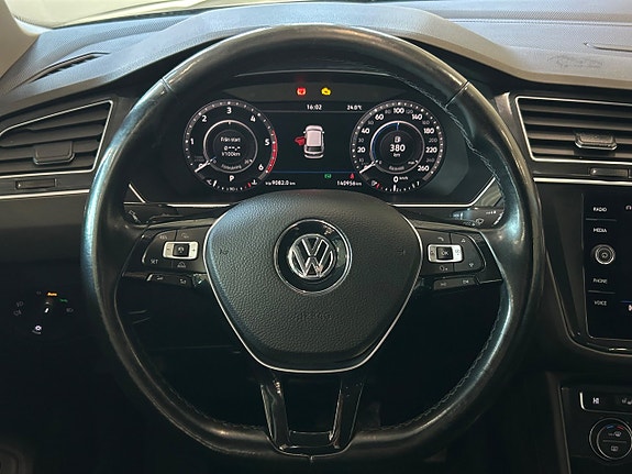 Volkswagen Tiguan 16 of 30