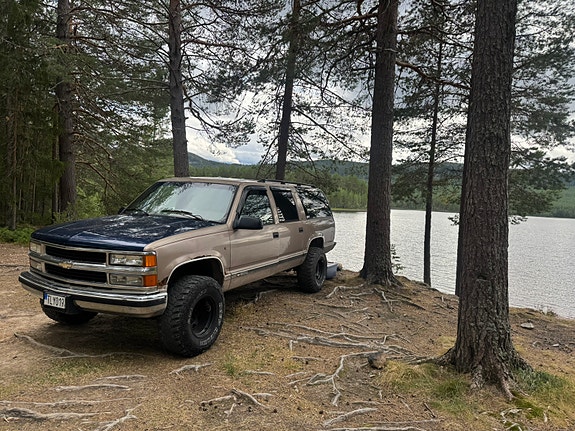 Chevrolet Suburban 2 of 2