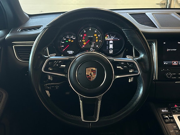 Porsche Macan S 17 of 30