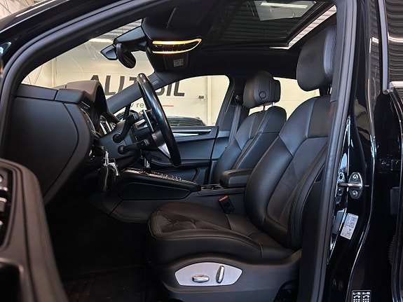 Porsche Macan S 14 of 30