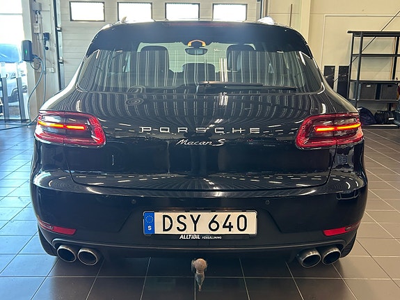 Porsche Macan S 6 of 30
