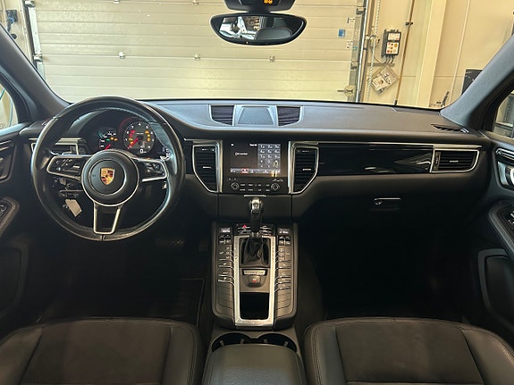 Porsche Macan S 16 of 30