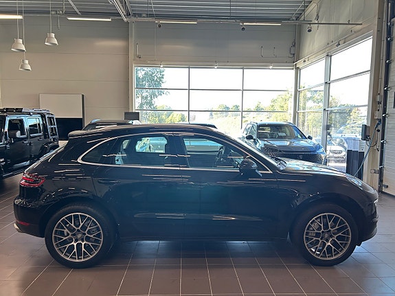 Porsche Macan S 8 of 30