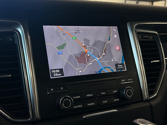 Porsche Macan S 20 of 30