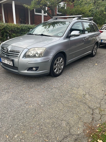 Toyota Avensis 6 of 8