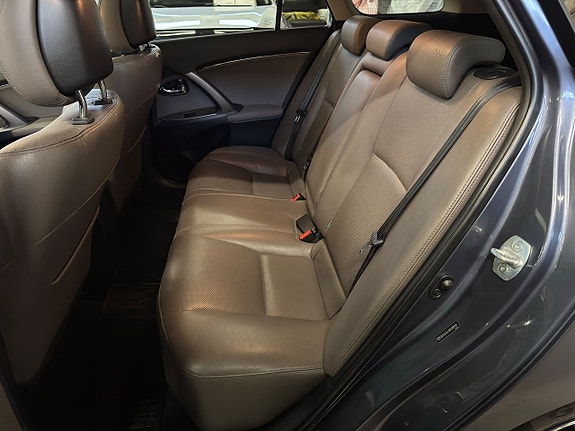 Toyota Avensis 8 of 19