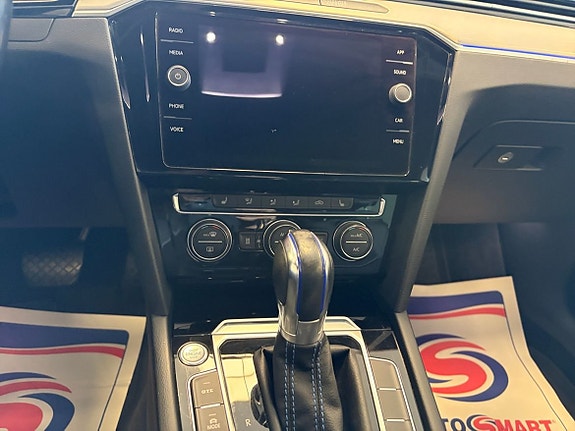 Volkswagen Passat 11 of 15