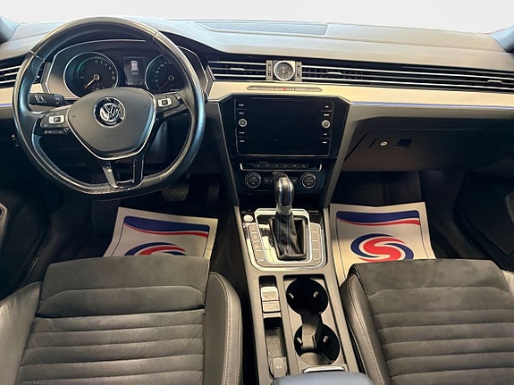 Volkswagen Passat 10 of 15