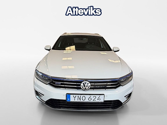 Volkswagen Passat 8 of 15