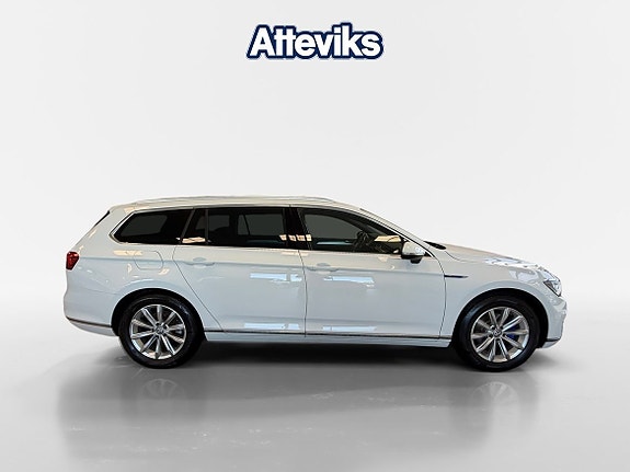 Volkswagen Passat 2 of 15