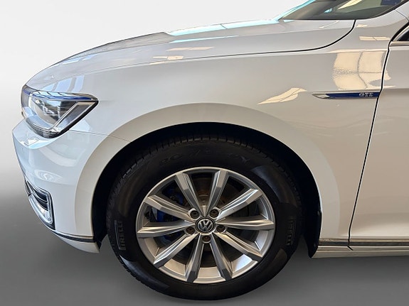 Volkswagen Passat 14 of 15