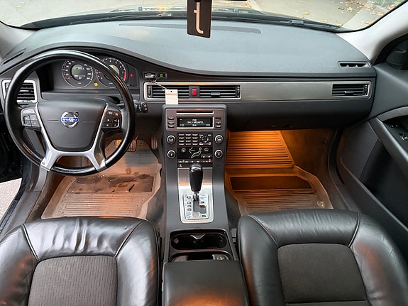 Volvo V70 6 of 12
