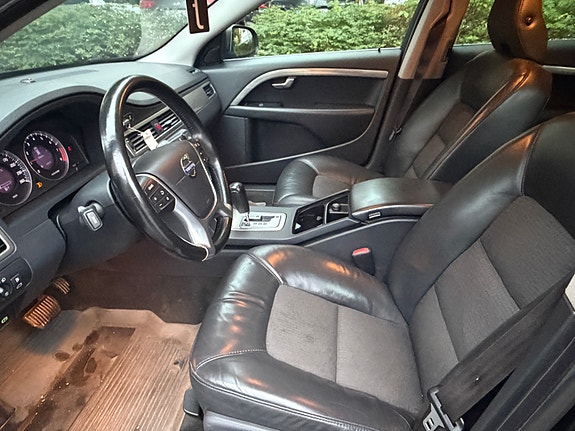 Volvo V70 5 of 12