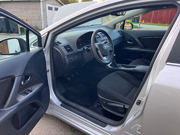 Toyota Avensis 6 of 9