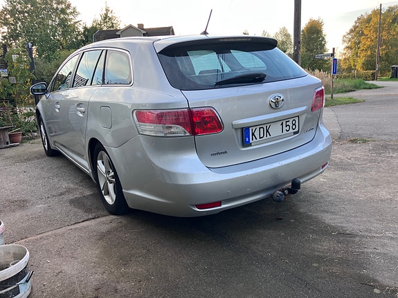 Toyota Avensis 3 of 9