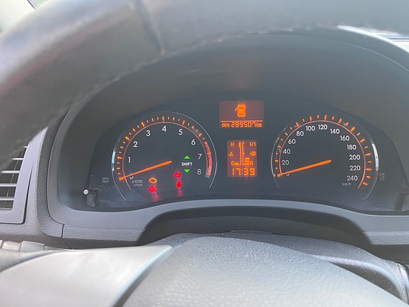 Toyota Avensis 7 of 9