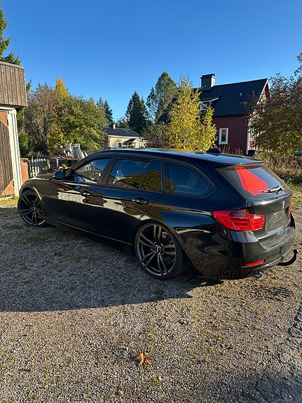 BMW 320d 4 of 6