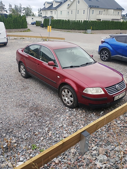 Volkswagen Passat 2 of 6