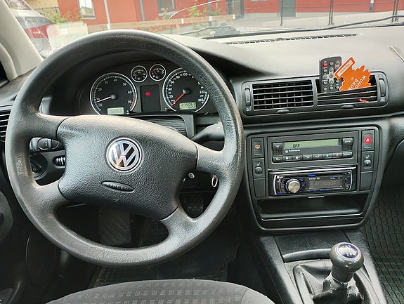 Volkswagen Passat 5 of 6