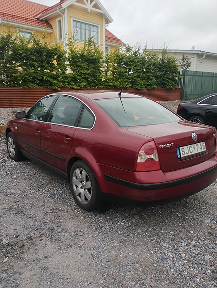 Volkswagen Passat 4 of 6