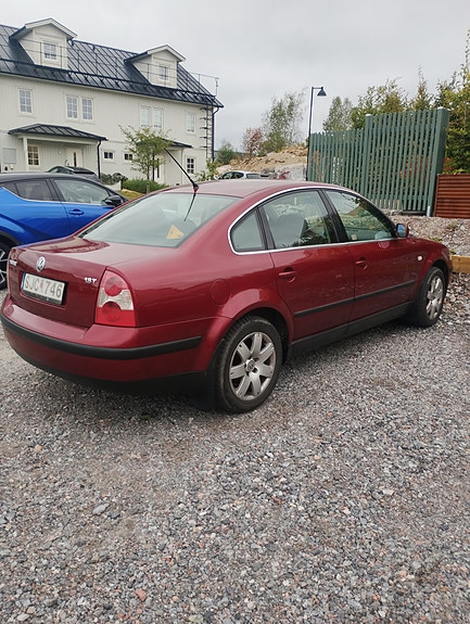 Volkswagen Passat 3 of 6