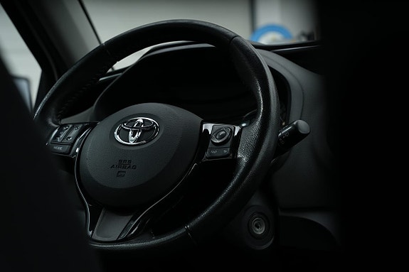 Toyota Yaris 18 of 22