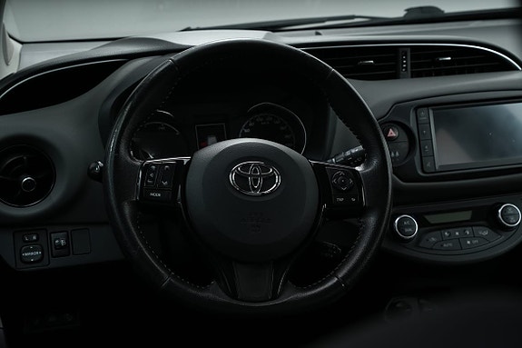 Toyota Yaris 16 of 22