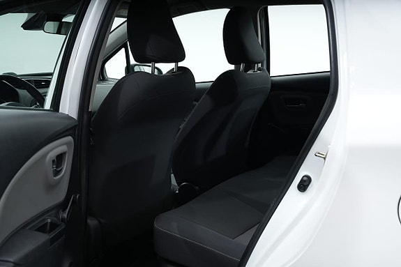 Toyota Yaris 15 of 22