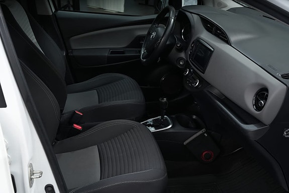 Toyota Yaris 19 of 22
