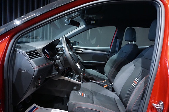 Seat Arona 13 of 16