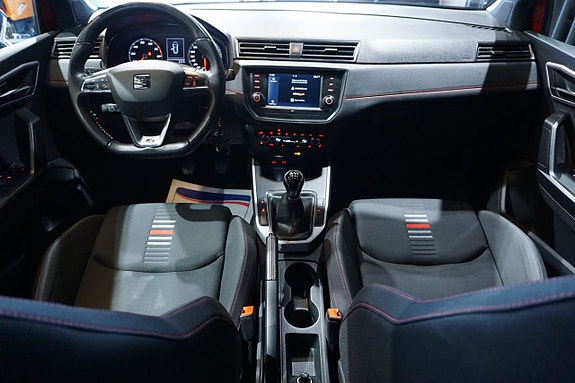 Seat Arona 11 of 16