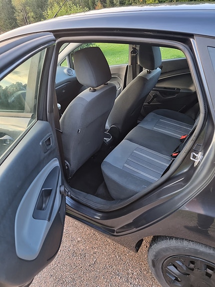 Ford Fiesta 2 of 9